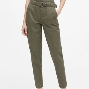 Petite High-Rise Tapered Cropped Pant